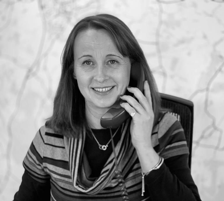 Karen  Roberts - Customer Support, Customer Support Manager